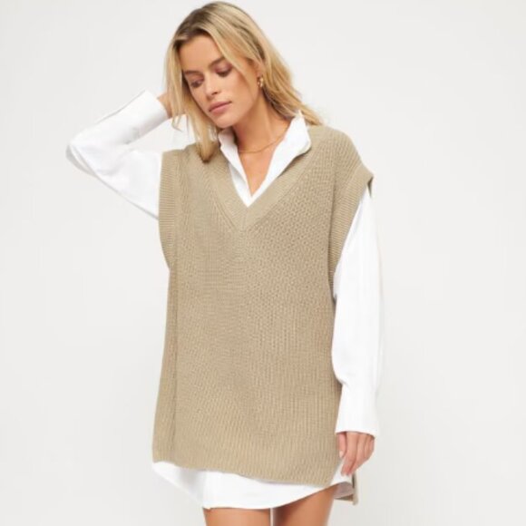 Oversized Knit V-Neck Sweater Vest - Picture 3 of 4